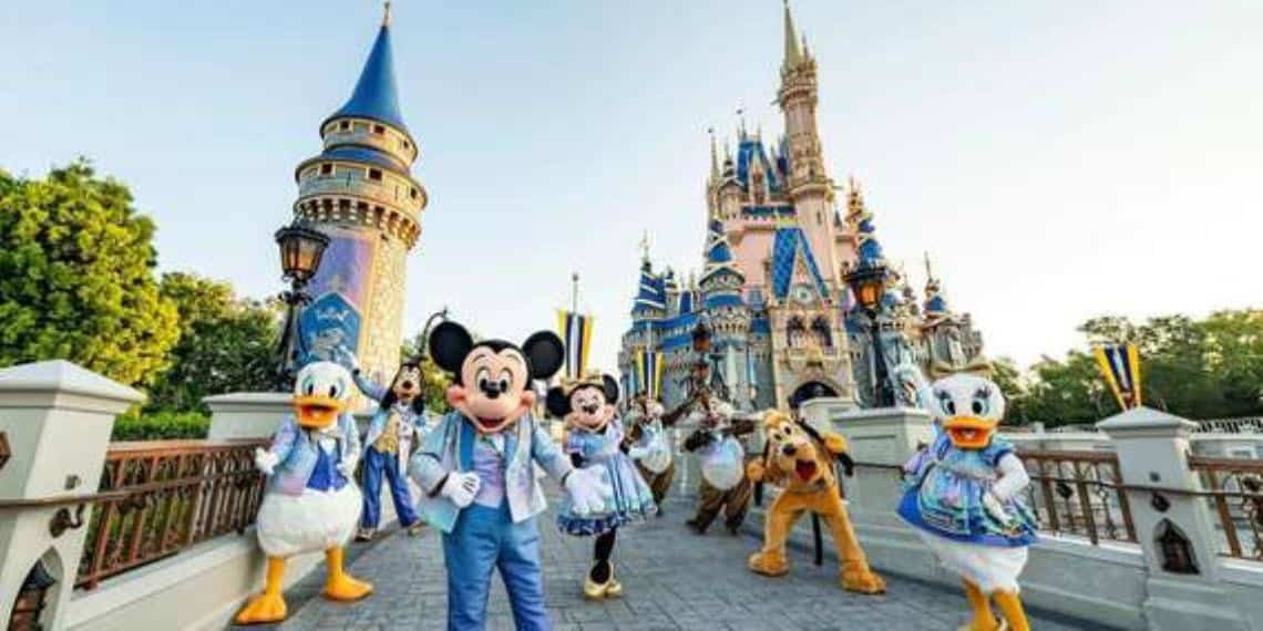 Trabajadores de Disneylandia votan a favor de autorizar una huelga, la primera en 40 años