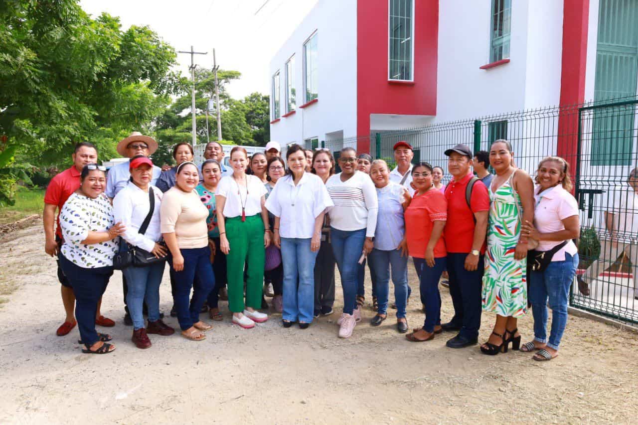 Entrega el Gobierno de Centro nueva biblioteca y obras viales en zona rural