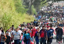 Pese a la advertencia de Trump, migrantes se dirigen a EEUU desde la frontera sur de México