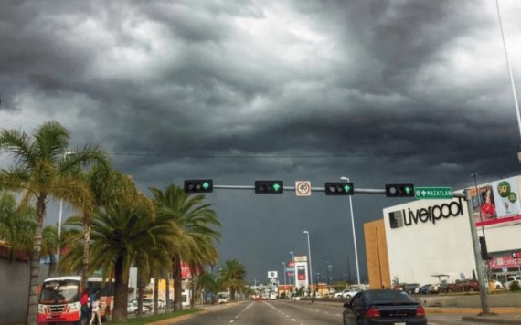 Onda tropical No. 13 sobre el sureste y sur de México propiciará chubascos y lluvias fuertes