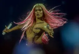 Muere hombre por altercado en concierto de Karol G