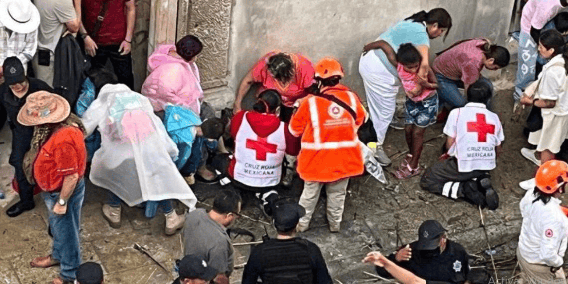 Explosión de pirotecnia en desfile de la Guelaguetza, en Oaxaca, deja 7 heridos