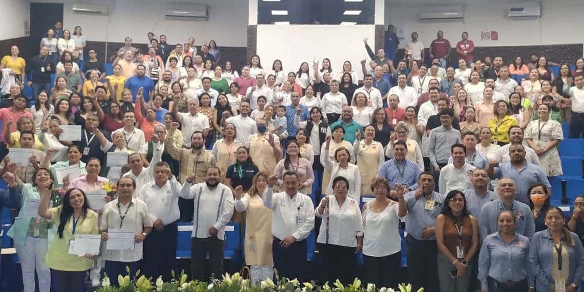 IMSS Tabasco celebra sus 66 años entregando reconocimientos