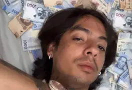 Natanael Cano aparece ebrio y en una cama llena de billetes: esto es como las migajas