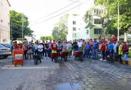 Apoyan vecinos del conjunto habitacional Multi 80, 83 y 85 la Jornada Integral de Limpieza