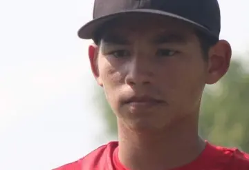 El joven lanzador de 16 años compartió cómo está viviendo su crecimiento en el rey de los deportes