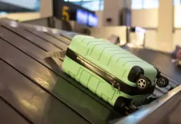 Muere una mujer atrapada en la cinta de equipajes de un aeropuerto