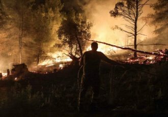 El devastador incendio en Grecia ha quemado más de 40.500 hectáreas en tres días