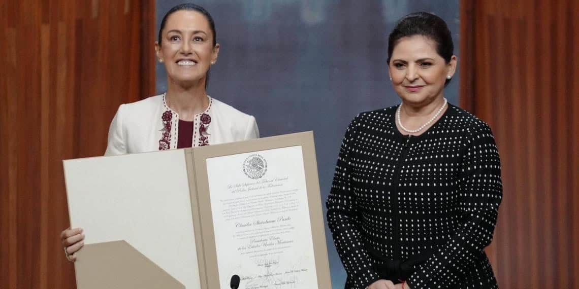 Claudia Sheinbaum recibe constancia como Presidenta Electa de México