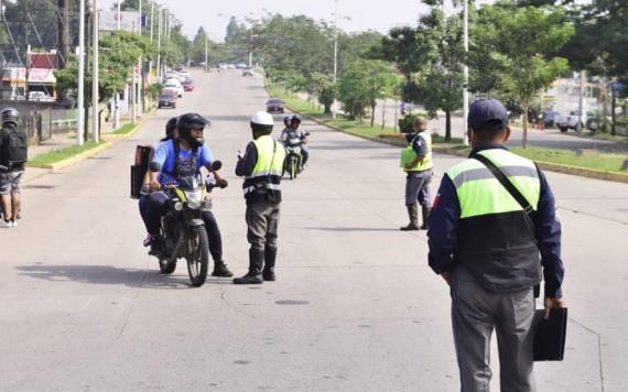 Tabasqueños violan la ley de tránsito