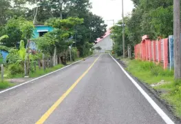 Con importante obra e pavimentación, el gobierno de Comalcalco mejora la calidad de vida de los habitantes de la colonia Tecolutilla