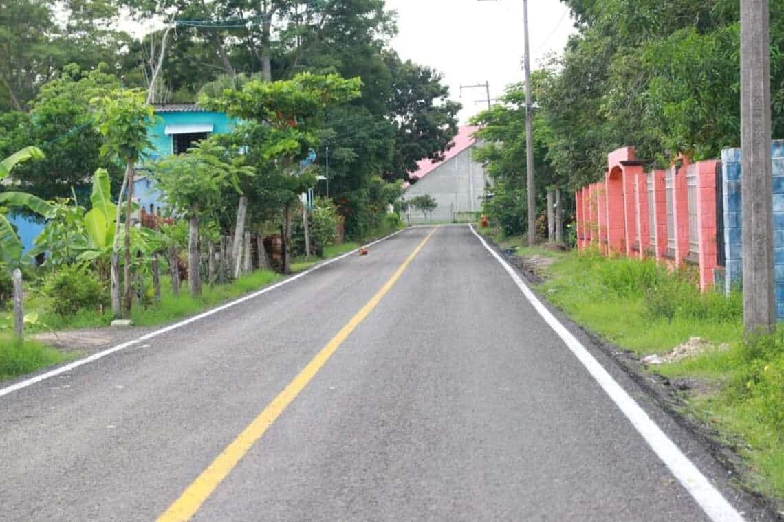 Con importante obra e pavimentación, el gobierno de Comalcalco mejora la calidad de vida de los habitantes de la colonia Tecolutilla