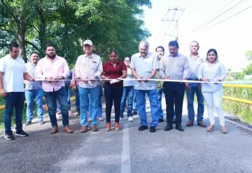 Inauguran rehabilitación de pavimento en la calle "Camino Agrario" de la ranchería "Sur" cuarta sección de Comalcalco