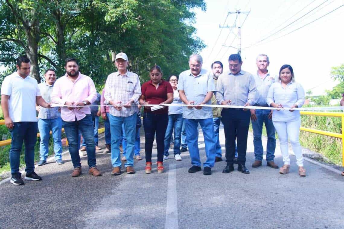 Inauguran rehabilitación de pavimento en la calle "Camino Agrario" de la ranchería "Sur" cuarta sección de Comalcalco