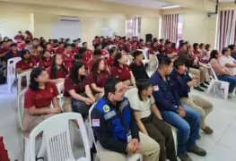Completa Centro capacitación de alumnos y docentes del CETIS 70 en Protección Civil