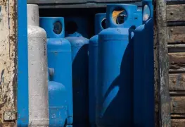 Captan a joven intentando robar un tanque de gas en su bici