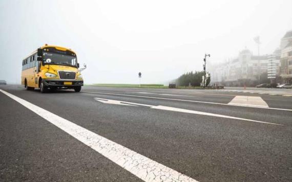 Terrible accidente en China; Autobús escolar atropella a varias personas, mueren 11