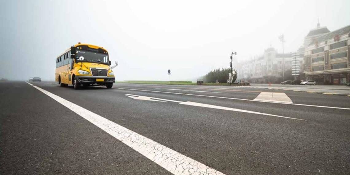 Terrible accidente en China; Autobús escolar atropella a varias personas, mueren 11