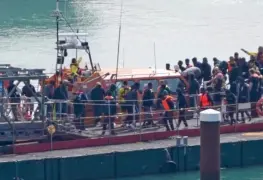 Mueren al menos 12 personas tras hundirse una embarcación con migrantes en el canal de la Mancha