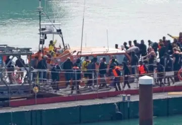 Mueren al menos 12 personas tras hundirse una embarcación con migrantes en el canal de la Mancha