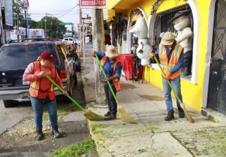 Participan colonos en Jornada Integral de Limpieza en calles del centro de Villahermosa