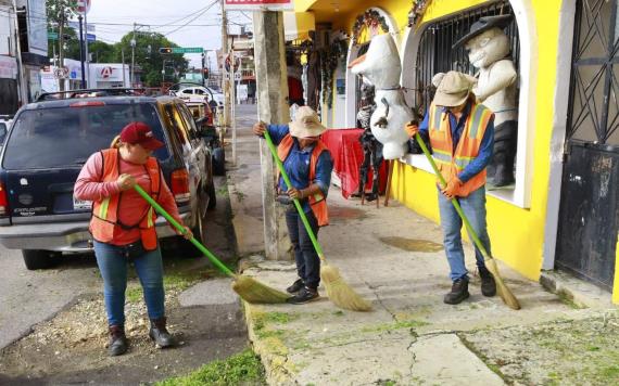 Participan colonos en Jornada Integral de Limpieza en calles del centro de Villahermosa