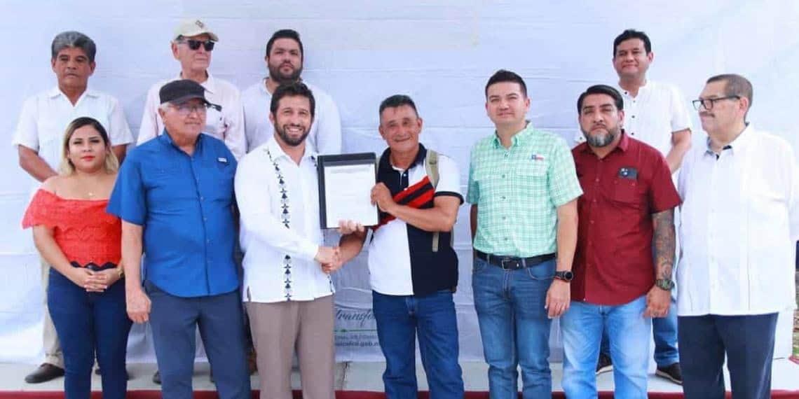 Perenco México y gobierno de Comalcalco realizan entrega de luminarias en beneficio de la Ranchería Hermenegildo Galeana 