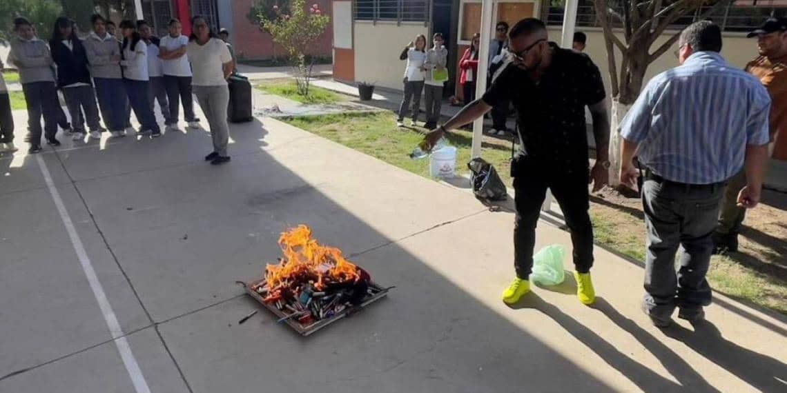 Multan a secundaria de Durango por destruir y quemar celulares a sus estudiantes