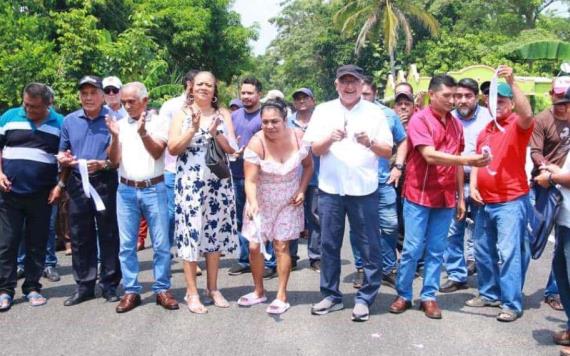 Gobierno de Comalcalco le cumple a Lázaro Cárdenas al inaugurar importante obra de rehabilitación de la pavimento