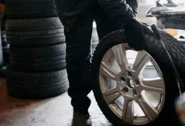 Escondidos en una llanta: cae automovilista con 5.7 mdp