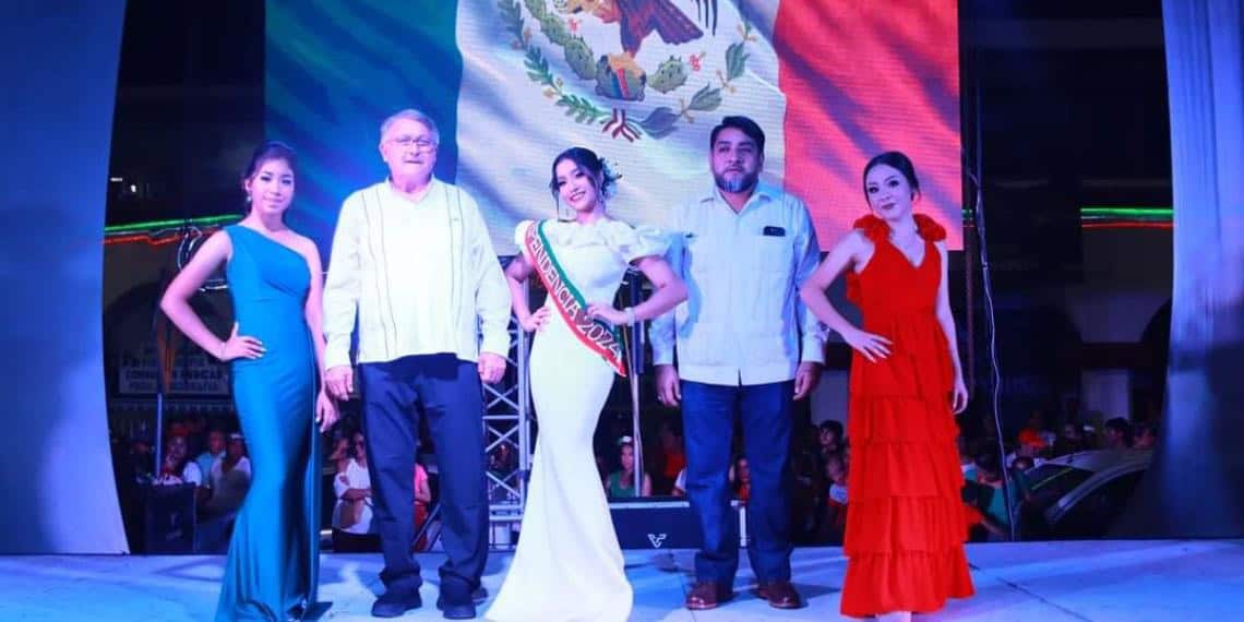 ¡Espectacular! Miles de comalcalquenses viven una gran noche mexicana y dan el tradicional Grito de Independencia