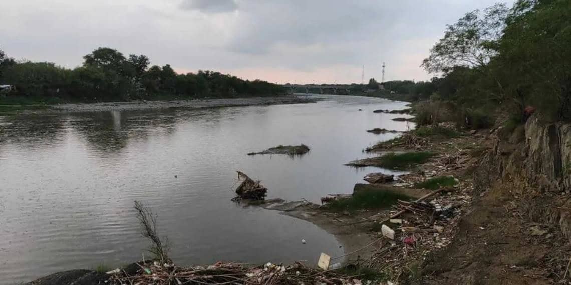 Hallan cuerpo de hombre en lecho del río Santa Catarina en Cadereyta