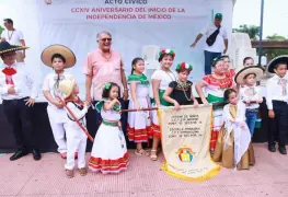 Realizan en Comalcalco sensacional desfile para conmemorar el 214 aniversario del inicio de la Independencia de México