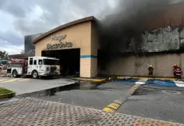 Se incendia Walmart en Zapopan