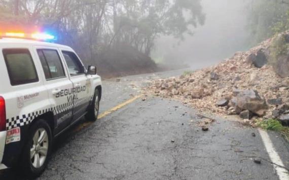 Colapsan puentes y caminos por lluvias derivadas de John