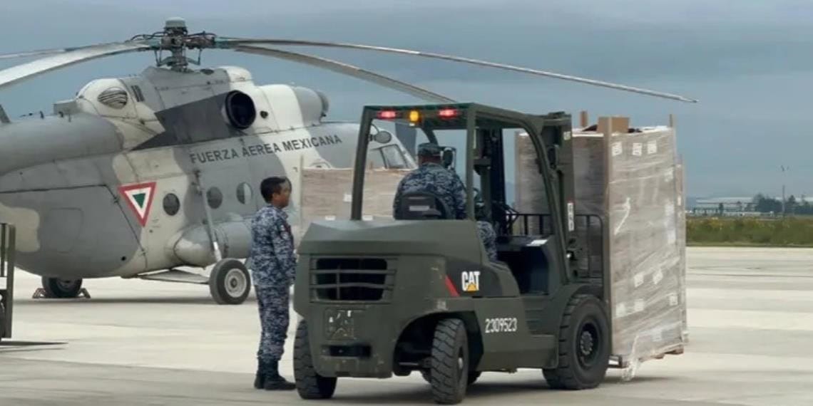 Sedena y Guardia Nacional envian víveres a afectados en Acapulco por huracán John