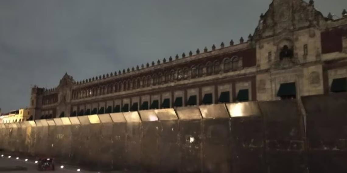 Previo a marcha del 2 de octubre, Palacio Nacional amanece blindado