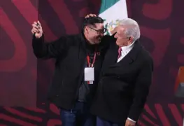 Ofrecen un millón de pesos por reloj de AMLO, revela periodista que ganó rifa en última mañanera