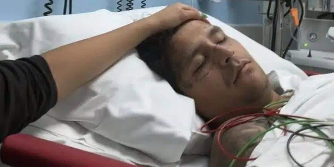 Christian Nodal es hospitalizado de emergencia