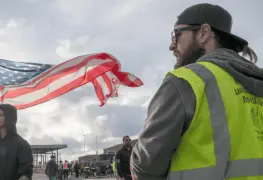 Trabajadores portuarios de EE.UU. concluyen huelga tras acuerdo preliminar