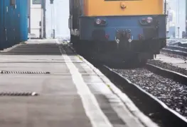 Joven cae de tren en movimiento por grabar TikTok