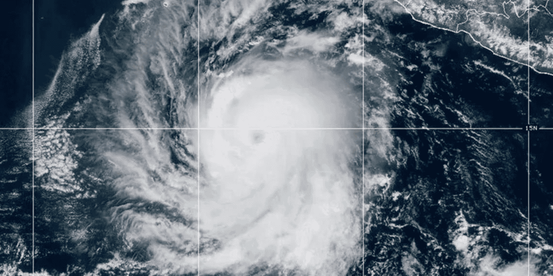 Huracán Kristy se fortalece a categoría 2 en el Océano Pacífico