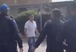 VIDEO: ¡Es de a solos! Policía de CDMX pelea contra civil y sale perdiendo