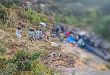 Accidente en carretera Zacatecas-Aguascalientes deja 24 muertos; autobús vuelca tras impactar tráiler