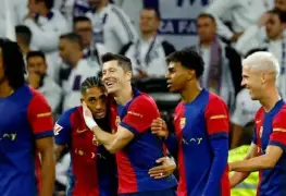Barcelona regresa a sus noches de grandeza y golean al Real Madrid en el Clásico español