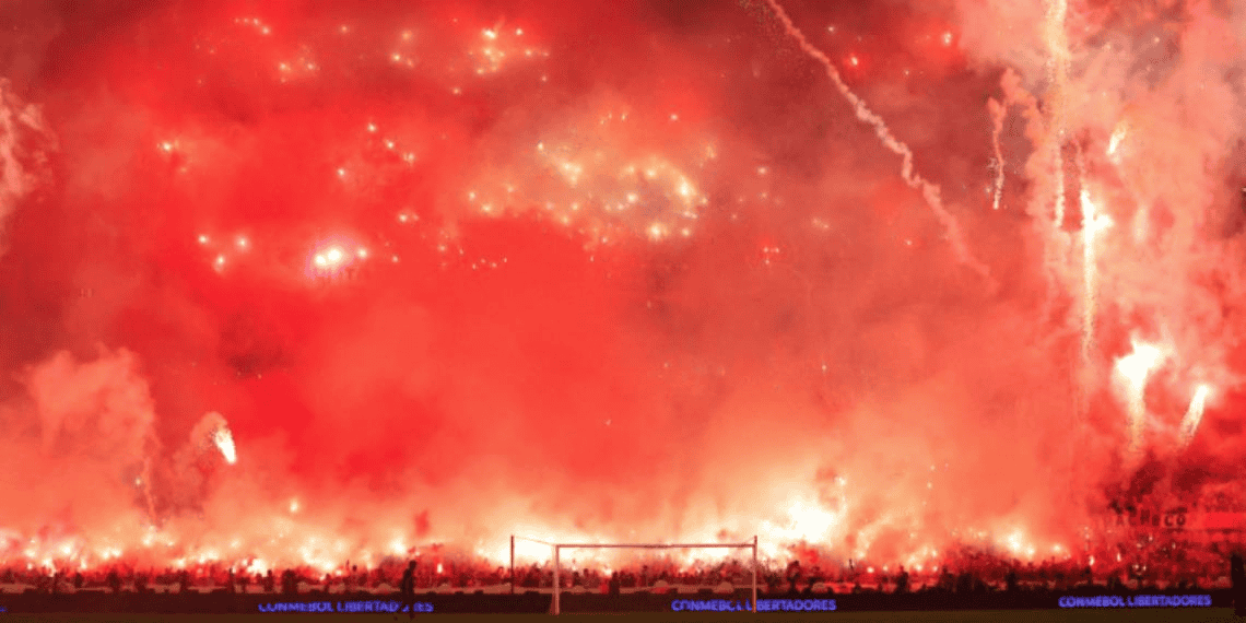 Clausuran estadio de River Plate por excesivo show de pirotecnica en la Copa Libertadores