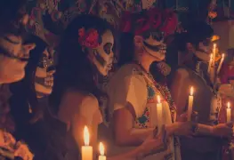 Flor de muerte y sonrisas