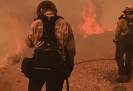 Autoridades del sur de California luchan por controlar el incendio Mountain