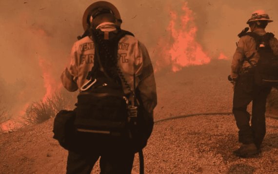 Autoridades del sur de California luchan por controlar el incendio Mountain