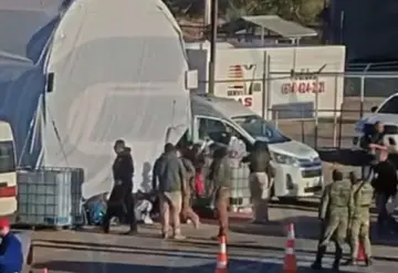 Aseguran tráiler con más de 150 migrantes en Chihuahua